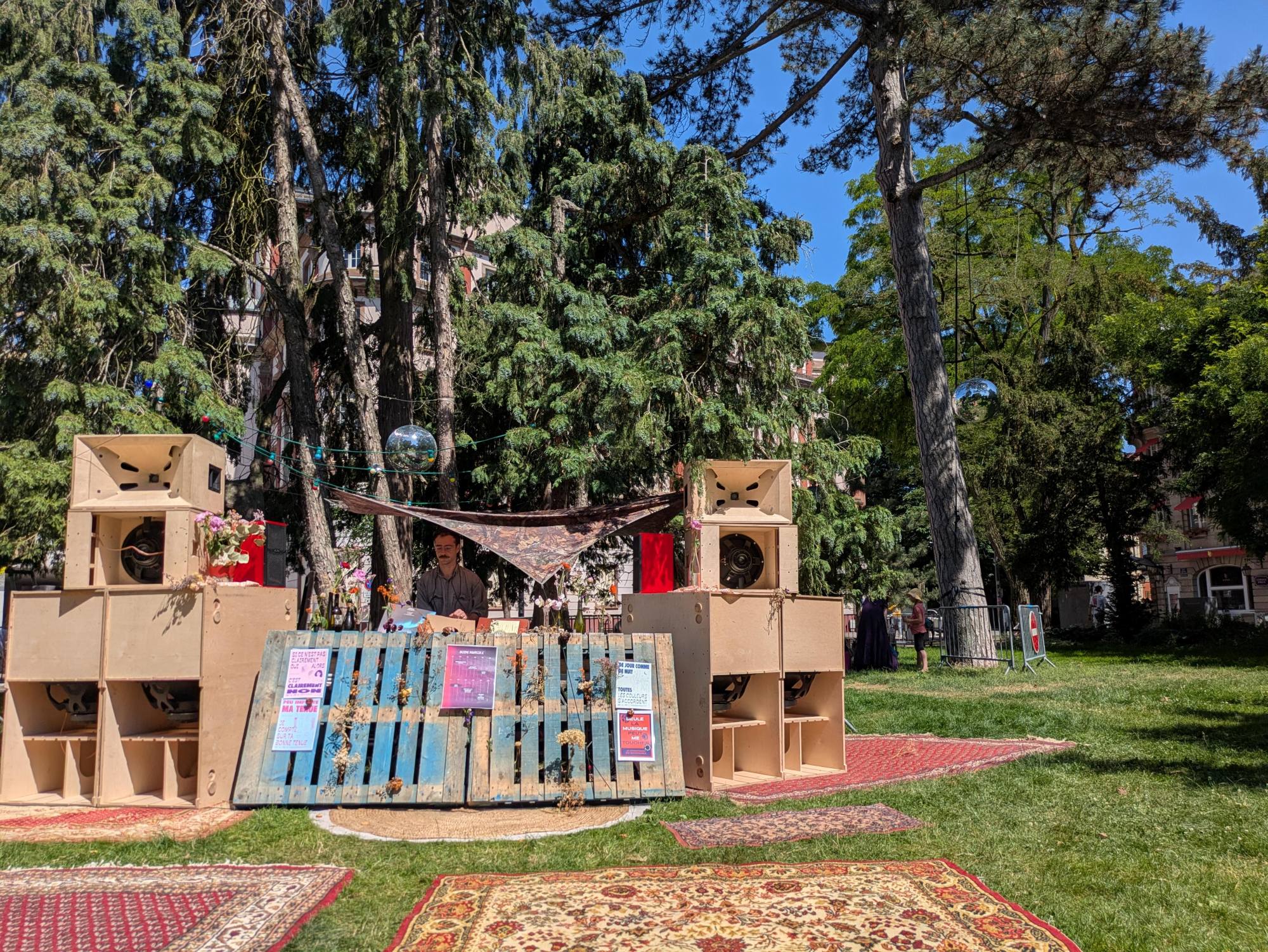 Raüse::Soundsystem — installation son artisanale en plein air